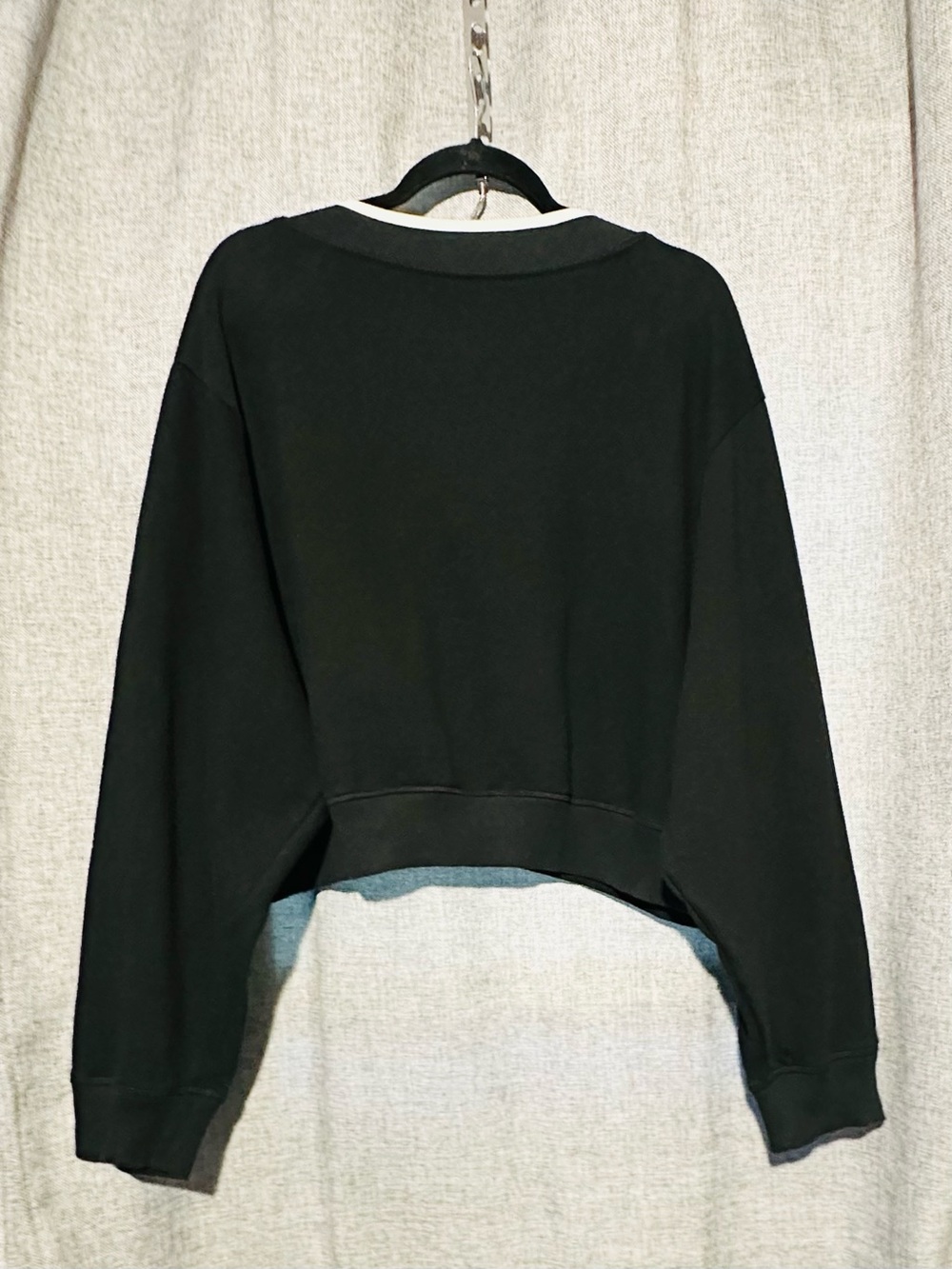 PINK Victoria's Secret Y2K Black Cropped Pullover with White Trim - Picture 6 of 6